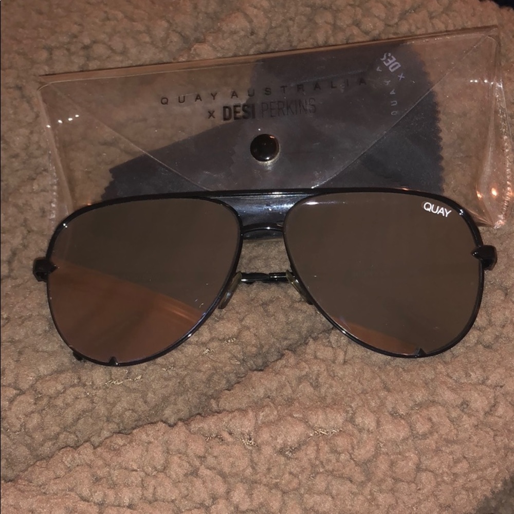 Quay mirrored aviators